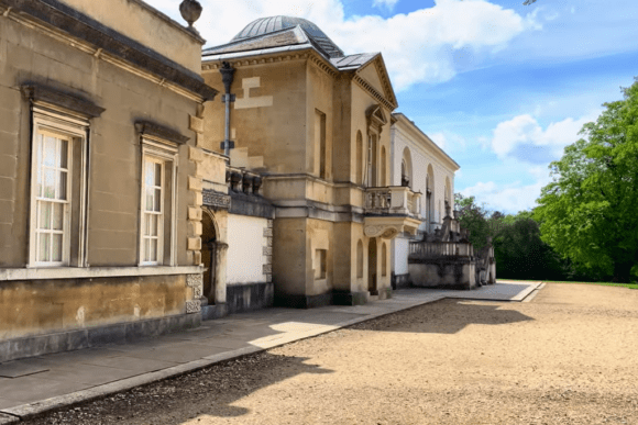 Side View Graden Discover Chiswick House and Its Iconic Gardens - Find&Go