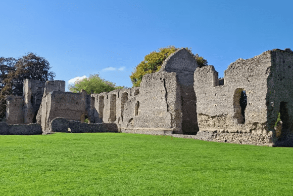 Bishop’s Waltham Palace ruins with green lawn, Hampshire